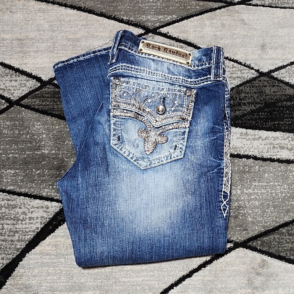 ROCK REVIVAL BETTY EMBROIDERED RHINESTONES SEQUINS EASY-CROP DENIM JEAN